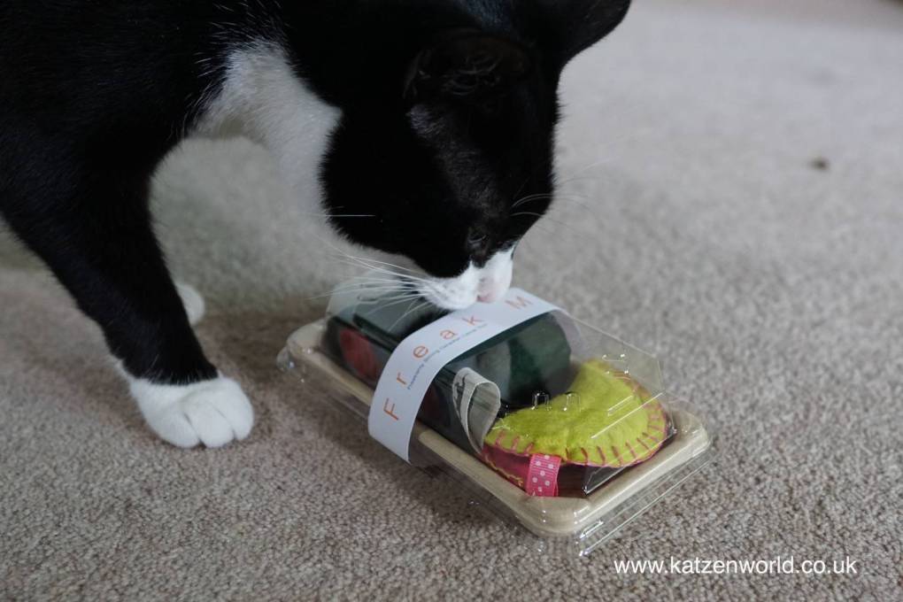 Oliver & Nubai: Arrival of the FreakMeow catnip toys PART 2