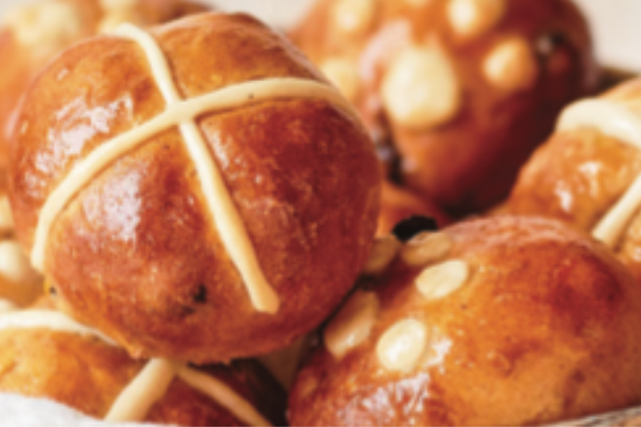 Pup-friendly hot cross buns for the whole fam!