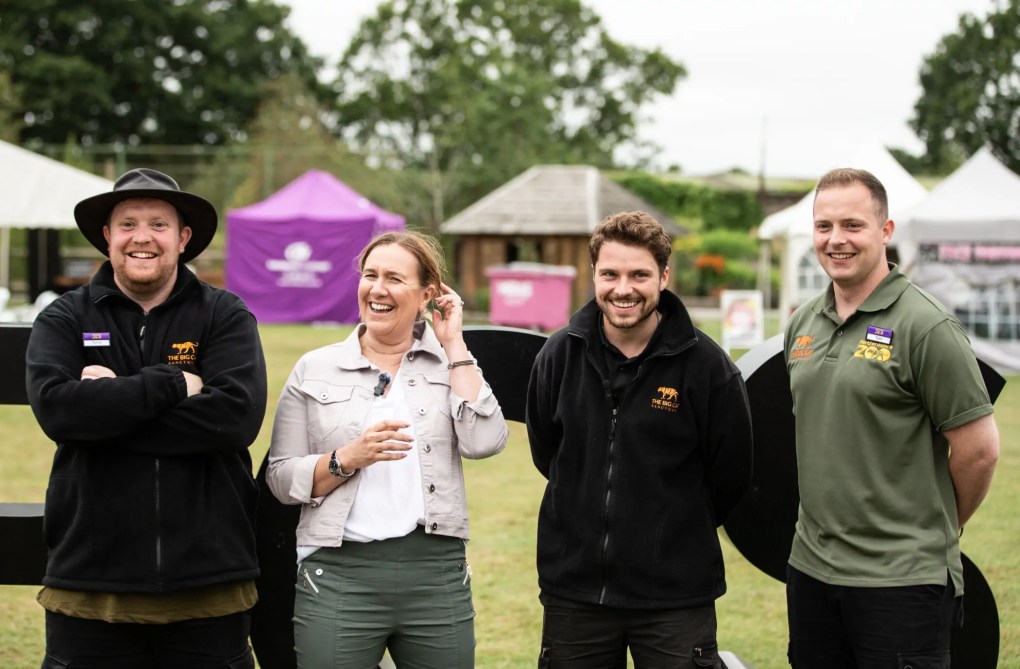 The Pride of Kent: Huge paws weigh in on The Cat Show Live